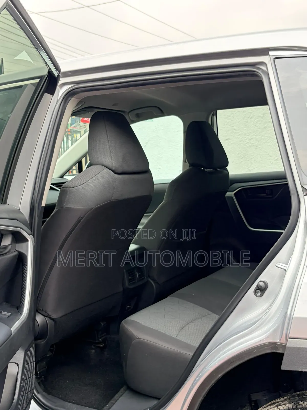 Toyota RAV4 LE AWD 2024 Silver