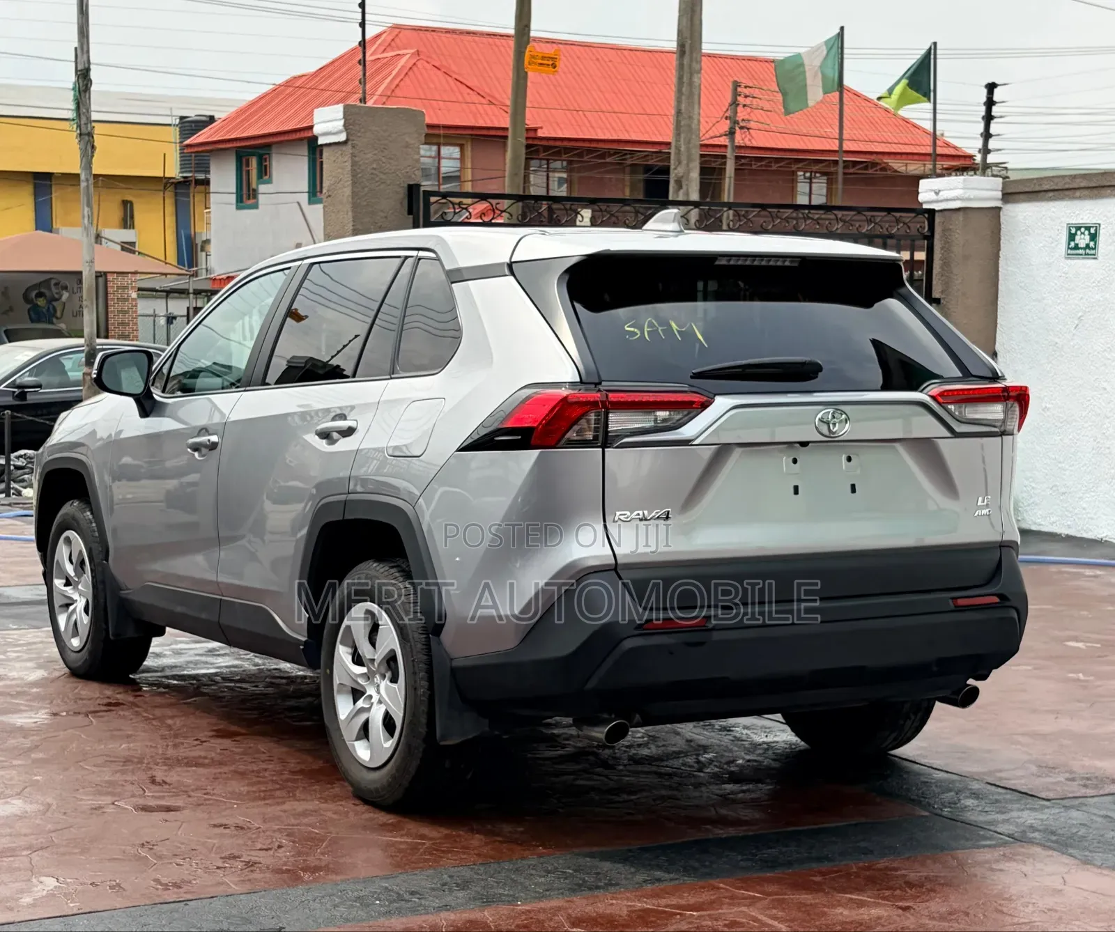 Toyota RAV4 LE AWD 2024 Silver