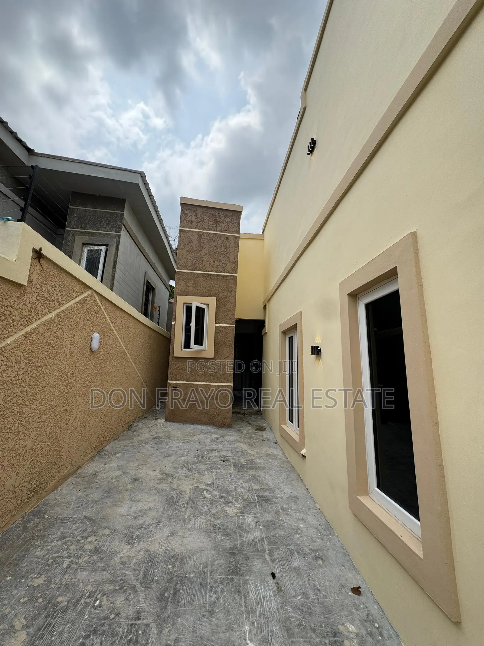 3bdrm Bungalow in Near Eleyele Busstop for sale