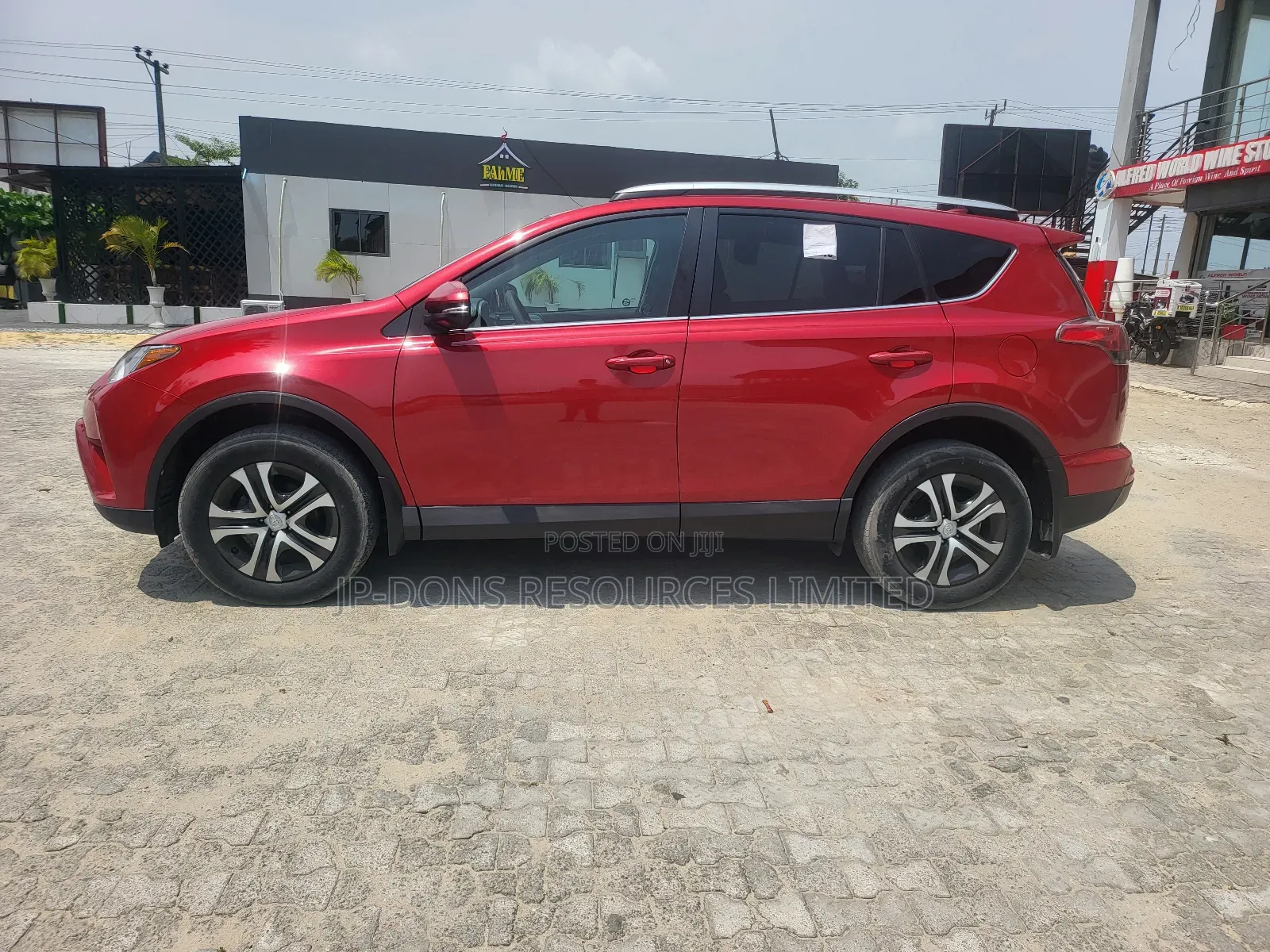 Toyota RAV4 LE Front-wheel Drive (2.5L 4cyl 6A) 2016 Red