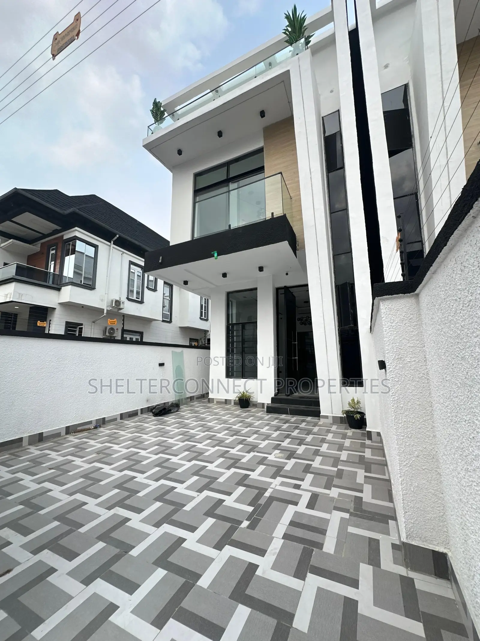 4bdrm Duplex in Lekki for sale