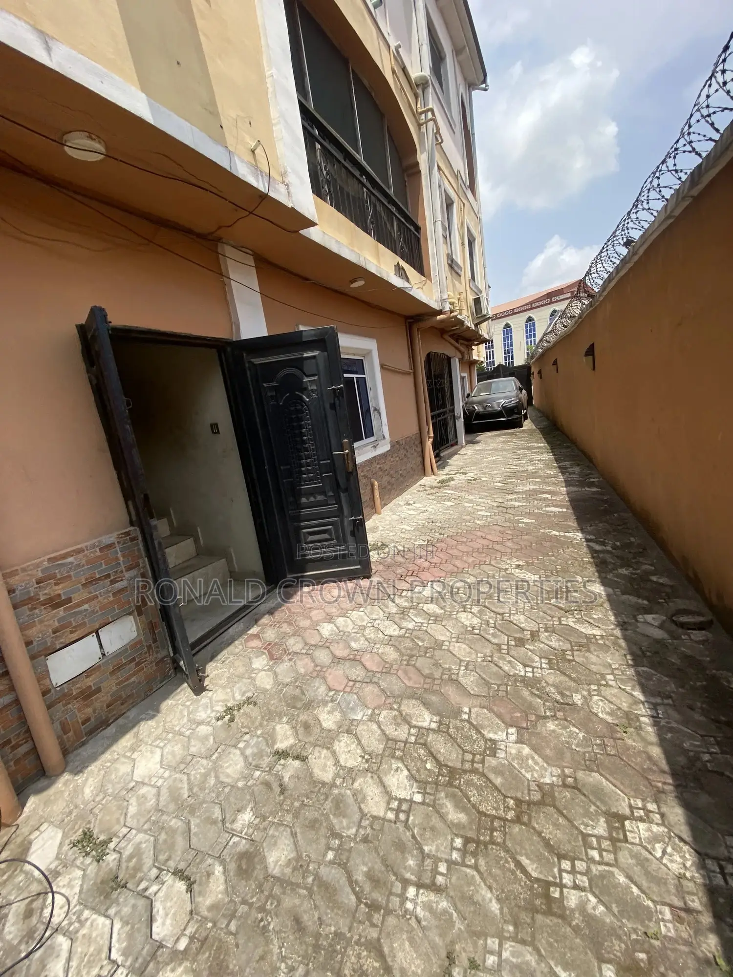 2bdrm Block of Flats in Ago Palace for sale