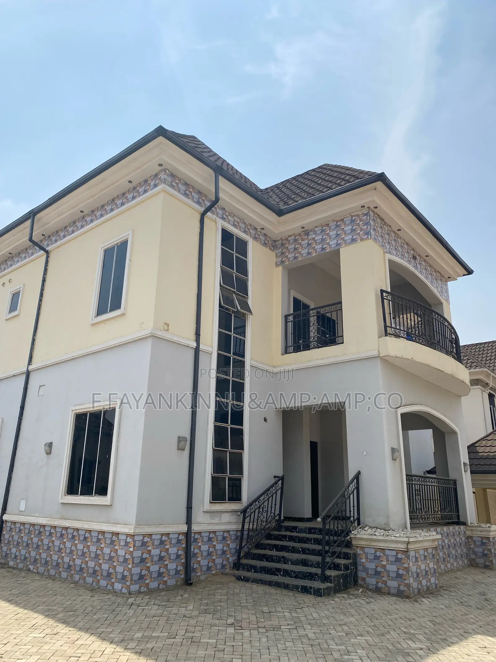 5bdrm Duplex in Lugbe District for rent