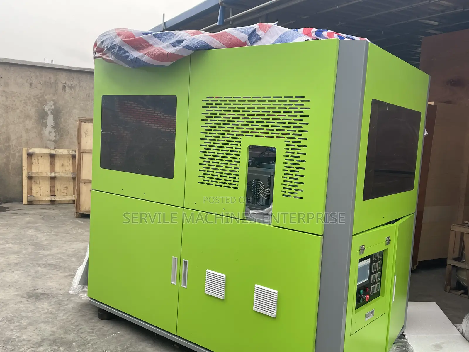 Automatic Pet Plastic Blowing Machine (3,000bph)
