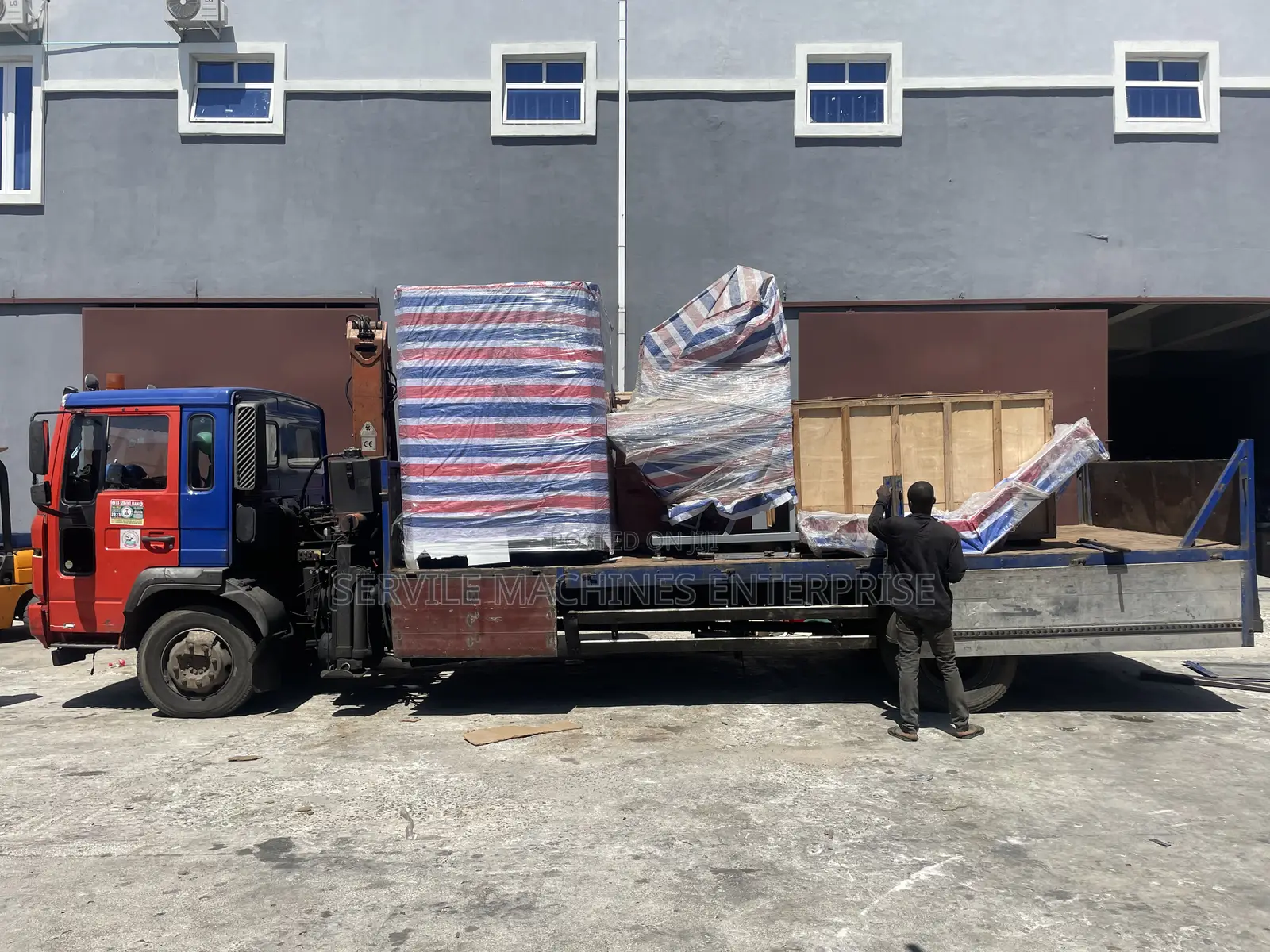 Automatic Pet Plastic Blowing Machine (3,000bph)