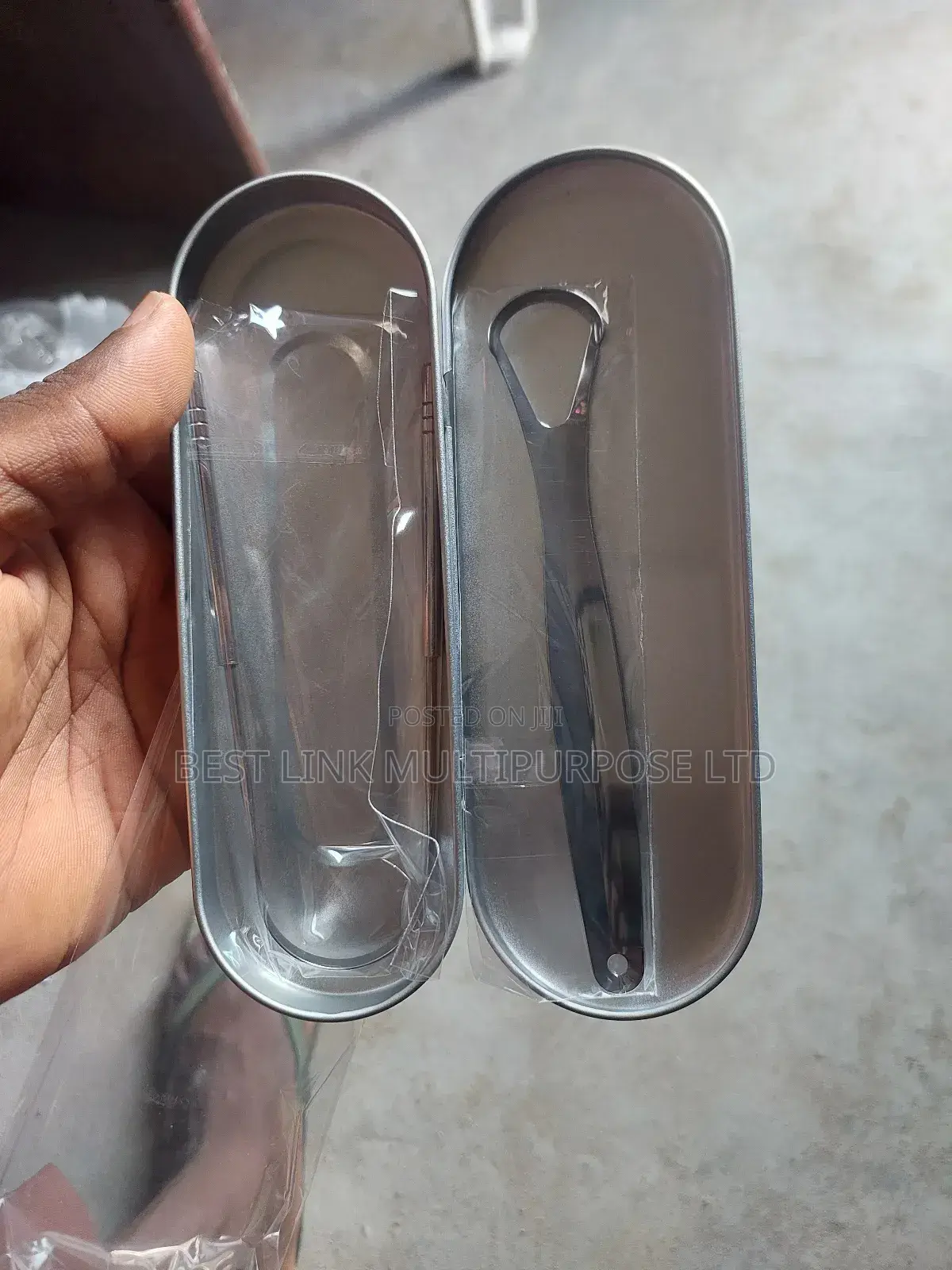 2in1 Tongue Cleaner With Casing ~ Tongue Cleaner (Wholesales)
