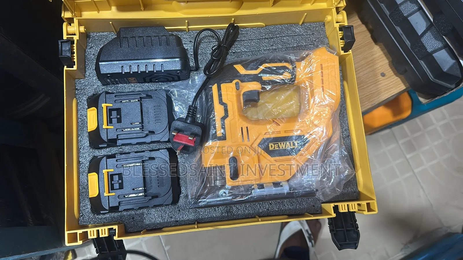 Dewalt Cordless Jigsaw 48volts With Indicator
