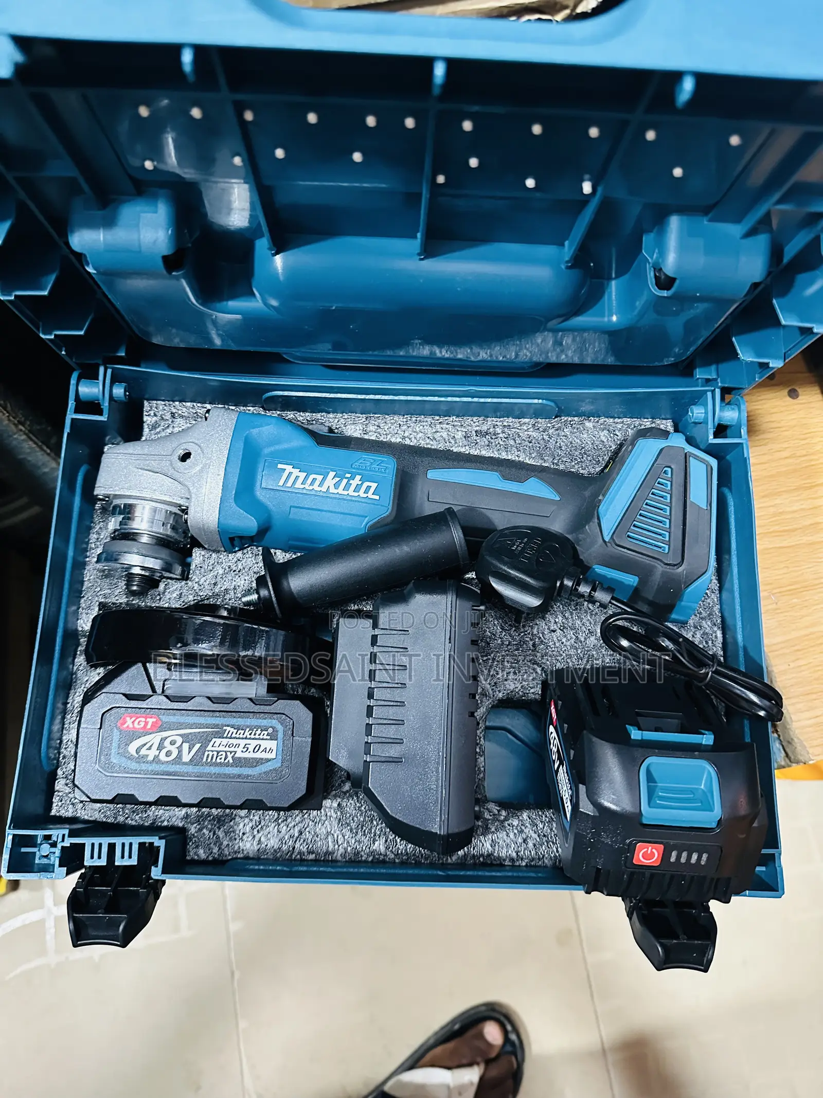 Makita Cordless Angle Grinder 48volts With Battery Indicator