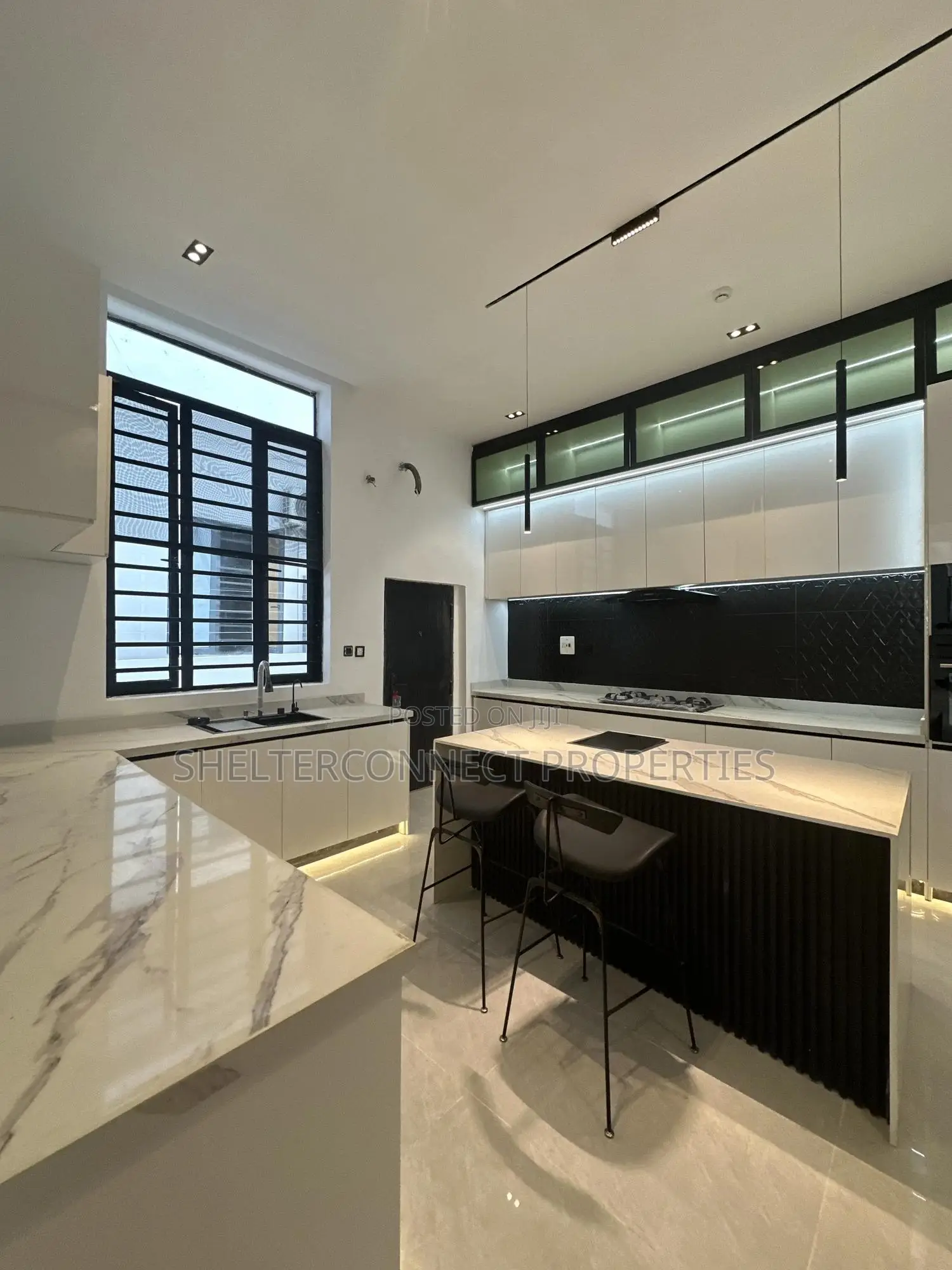 5bdrm Duplex in Lekki for sale