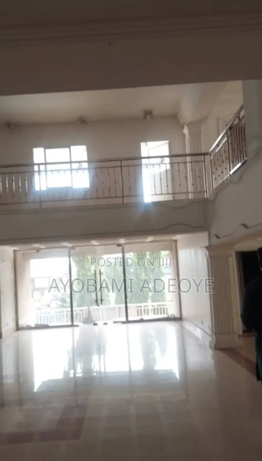 Showroom/Office Space for Lease at Vi