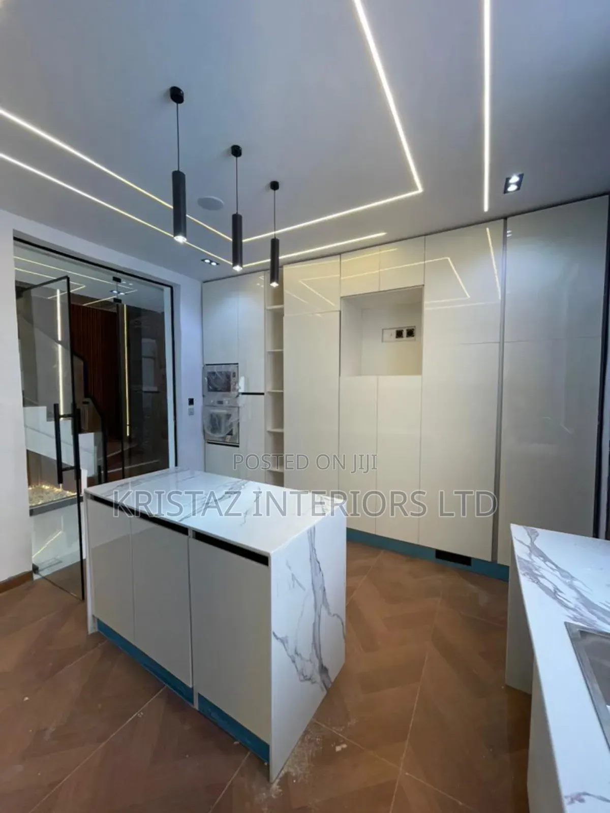 5bdrm Duplex in Chevron for sale