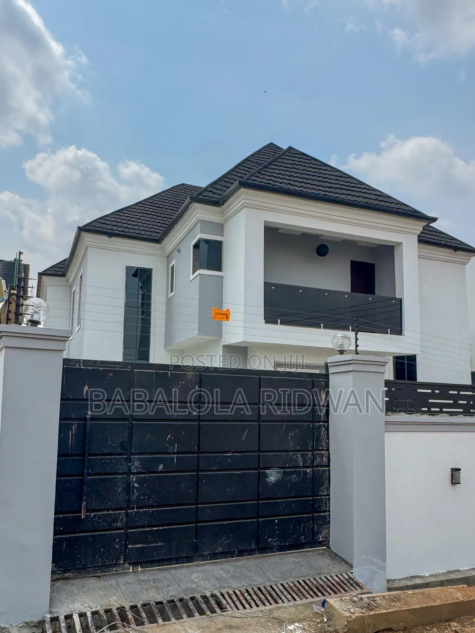 4bdrm Duplex in Oluyole Estate for sale