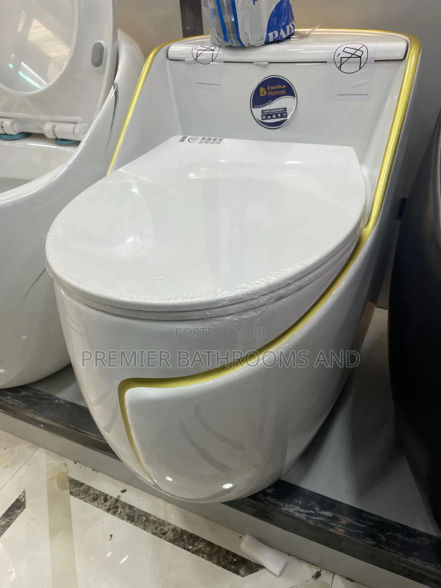 Executive White and Gold Wc