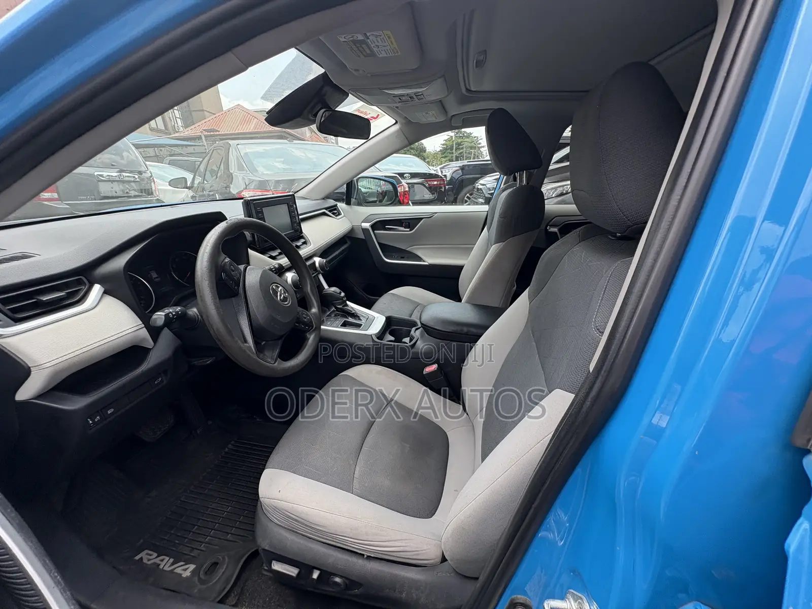 Toyota RAV4 XLE AWD 2019 Blue