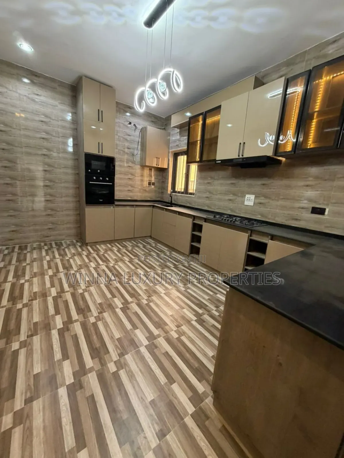 5bdrm Duplex in Gaduwa for sale