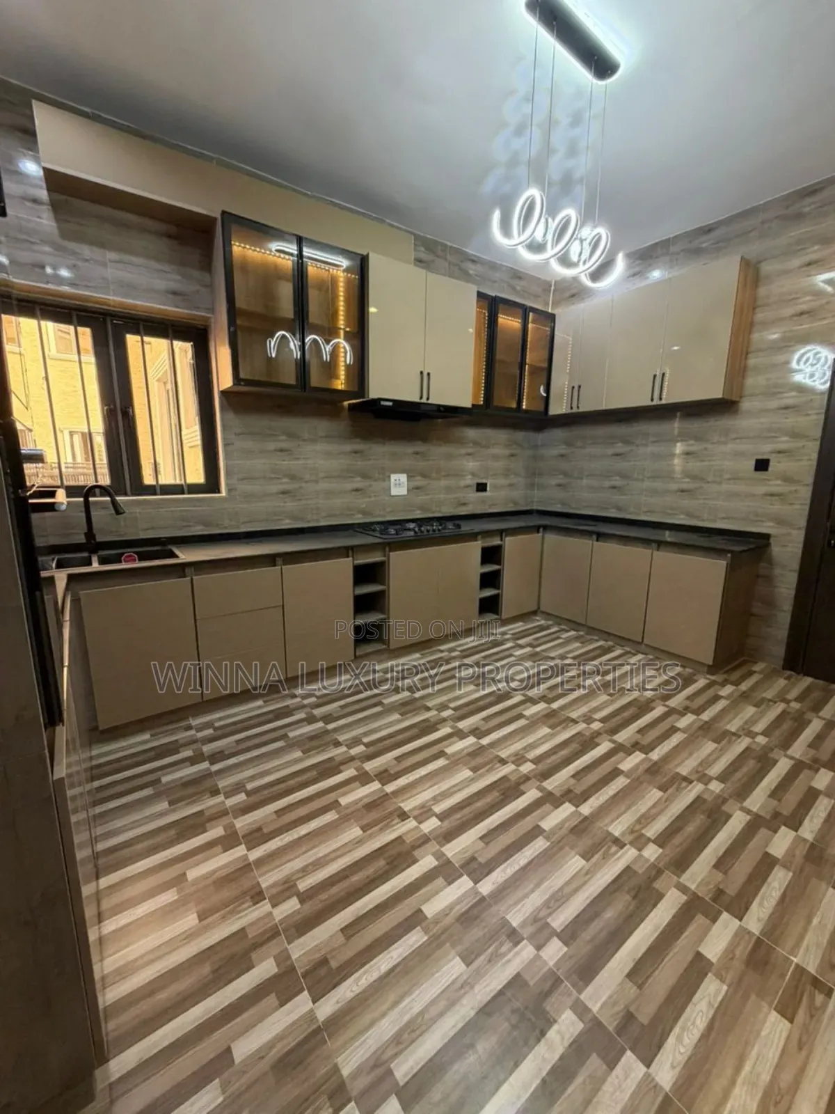 5bdrm Duplex in Gaduwa for sale