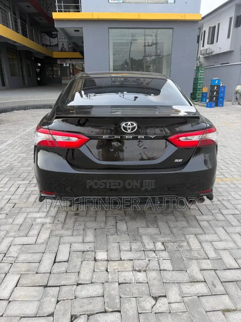 Toyota Camry SE (2.5L 4cyl 8A) 2019 Black