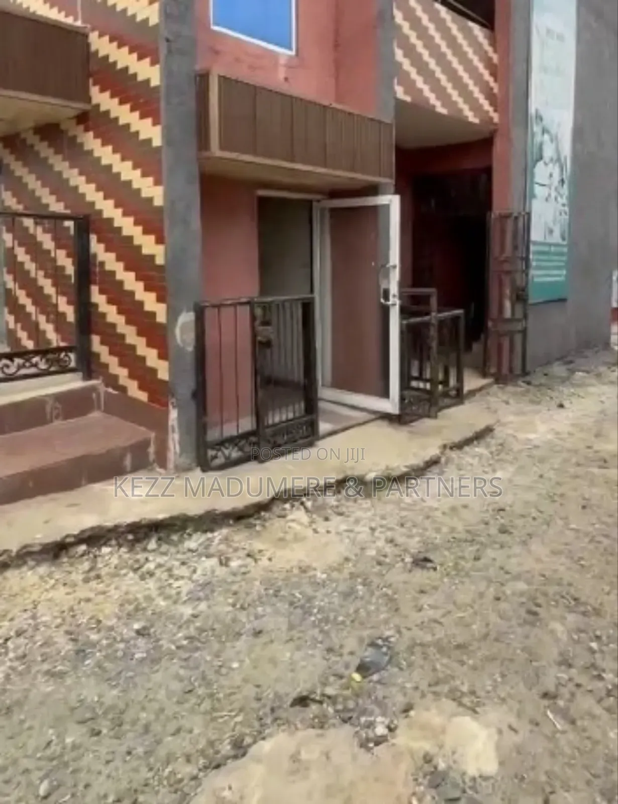To Let / Lease : Massive Shop at Rumuokwuta/ Rumuola