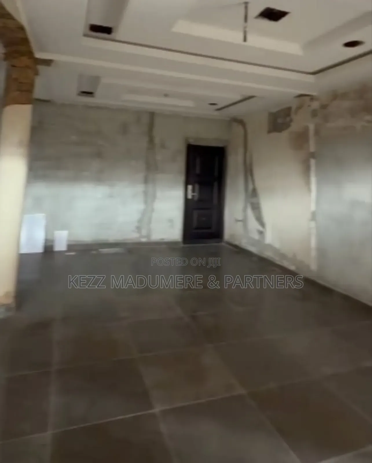 To Let / Lease : Massive Shop at Rumuokwuta/ Rumuola