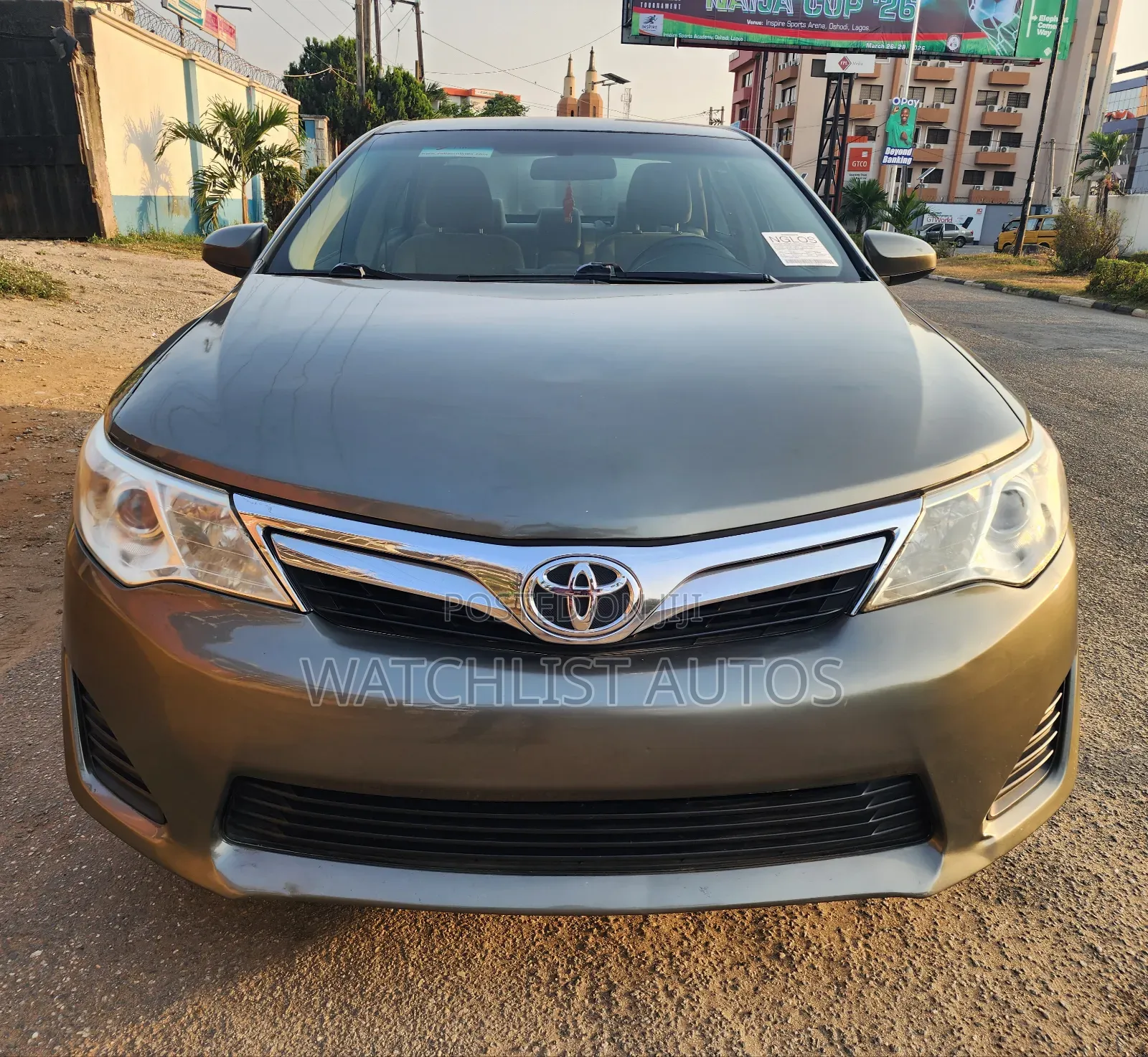 Toyota Camry LE 4dr Sedan (2.5L 4cyl 6A) 2014 Gray