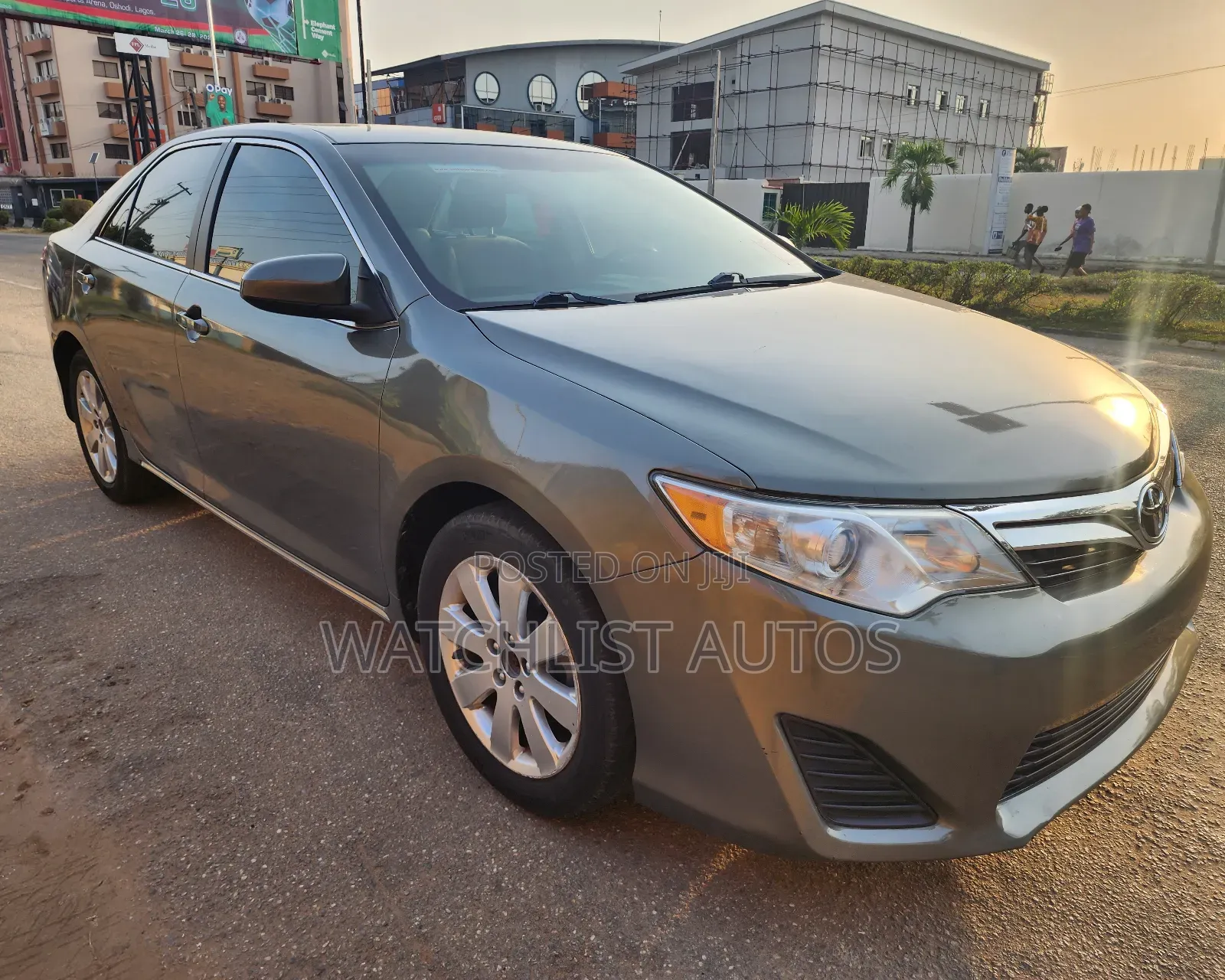Toyota Camry LE 4dr Sedan (2.5L 4cyl 6A) 2014 Gray
