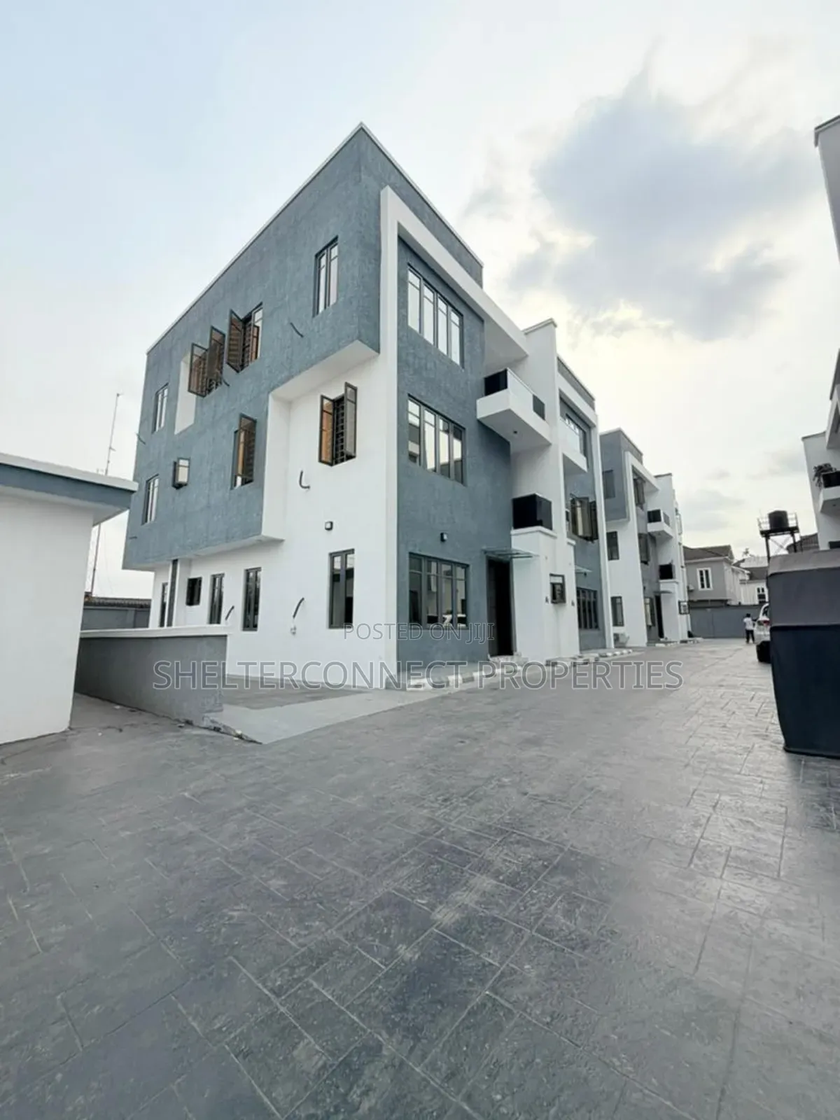 4bdrm Duplex in LSDPC Maryland Estate for sale