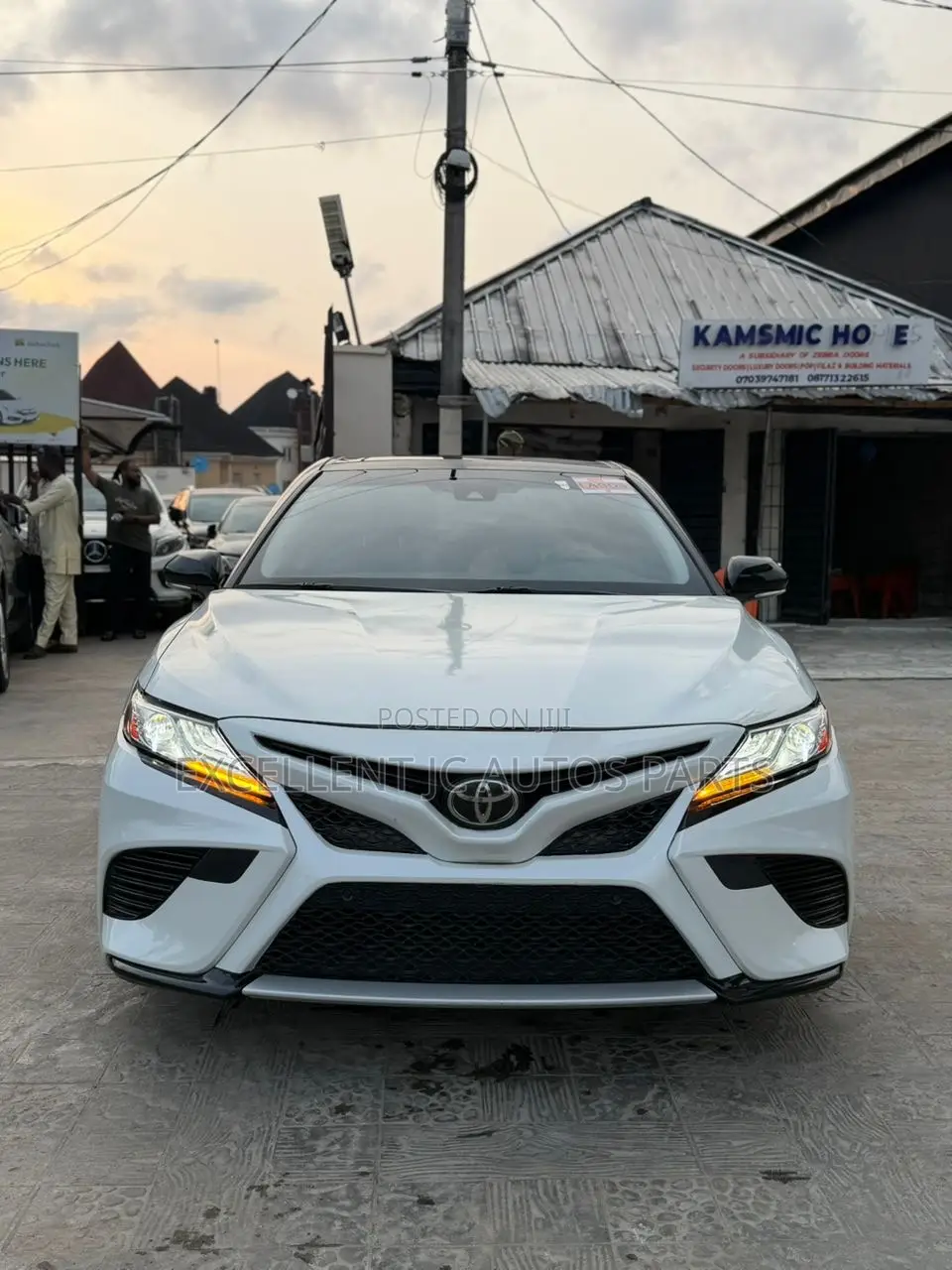 Toyota Camry XSE V6 FWD (3.5L 6cyl 8AM) 2018 White