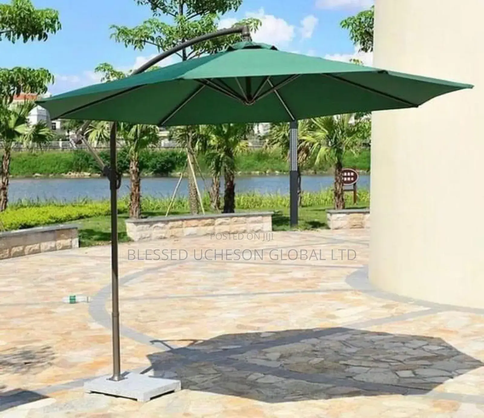 Cantilever Outdoor Garden Umbrella.