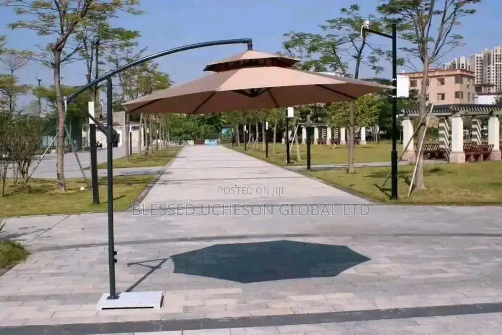 Cantilever Outdoor Garden Umbrella.