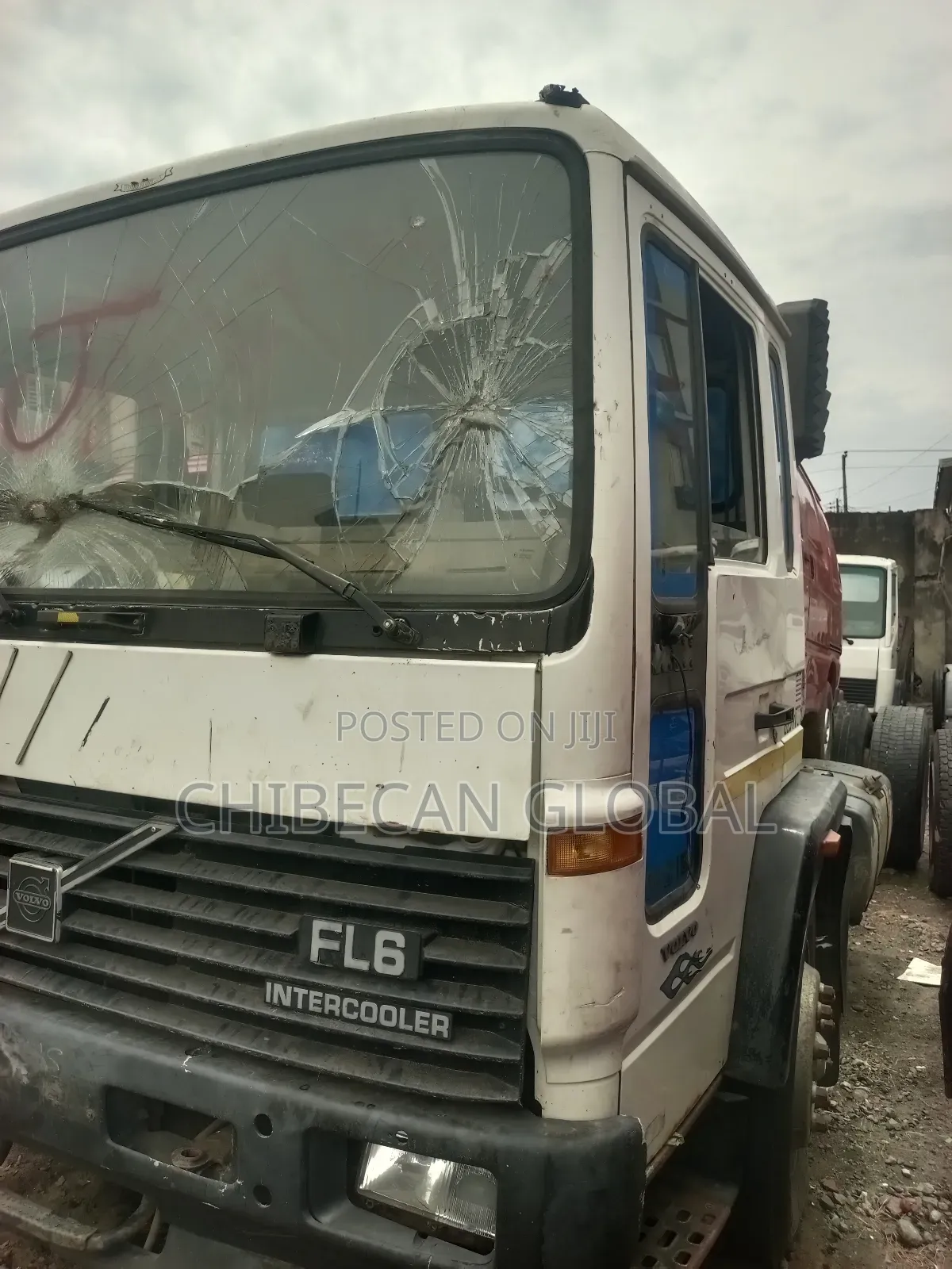 Volvo Fl6 Truck (Cab and Chassis) 6 Tyres