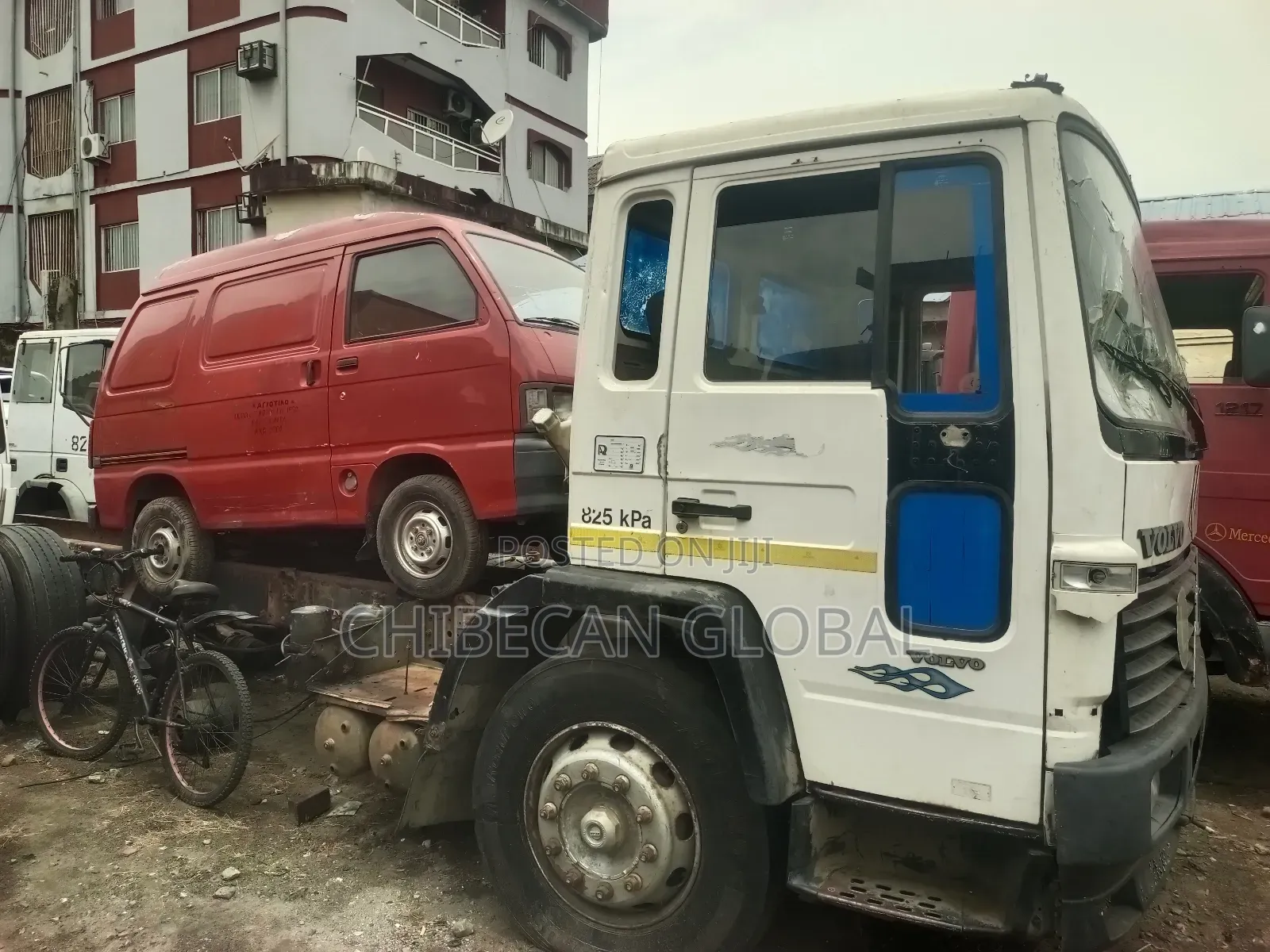 Volvo Fl6 Truck (Cab and Chassis) 6 Tyres
