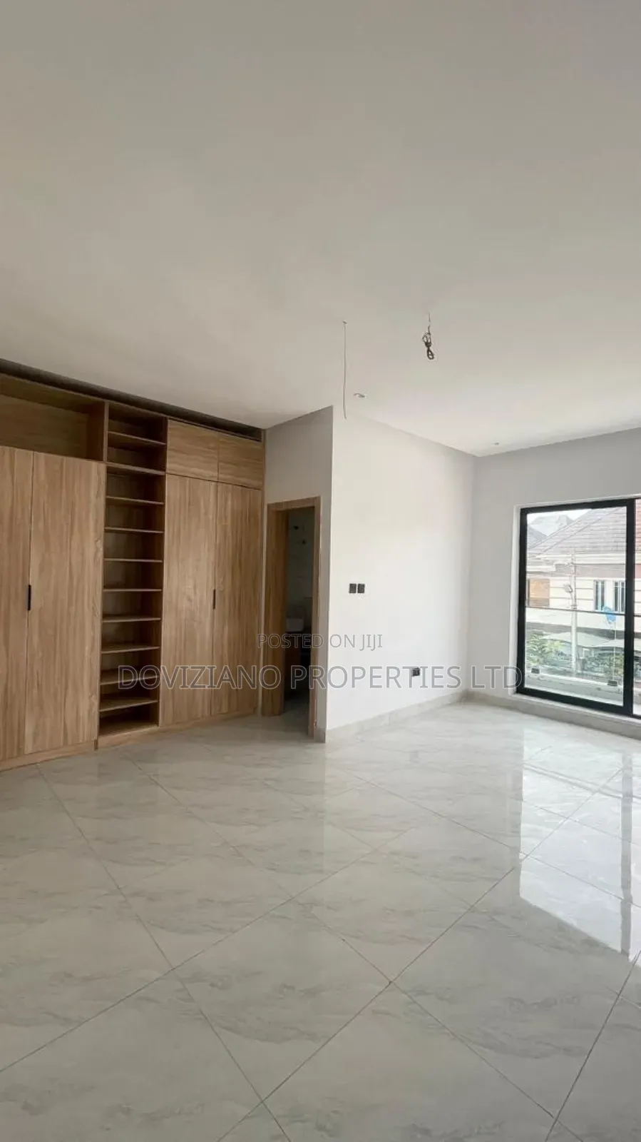 4bdrm Duplex in Chevron for sale
