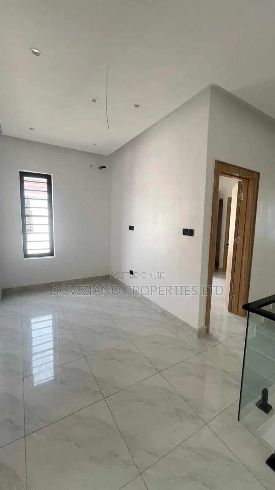 4bdrm Duplex in Chevron for sale