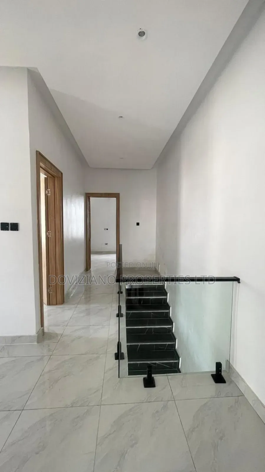 4bdrm Duplex in Chevron for sale