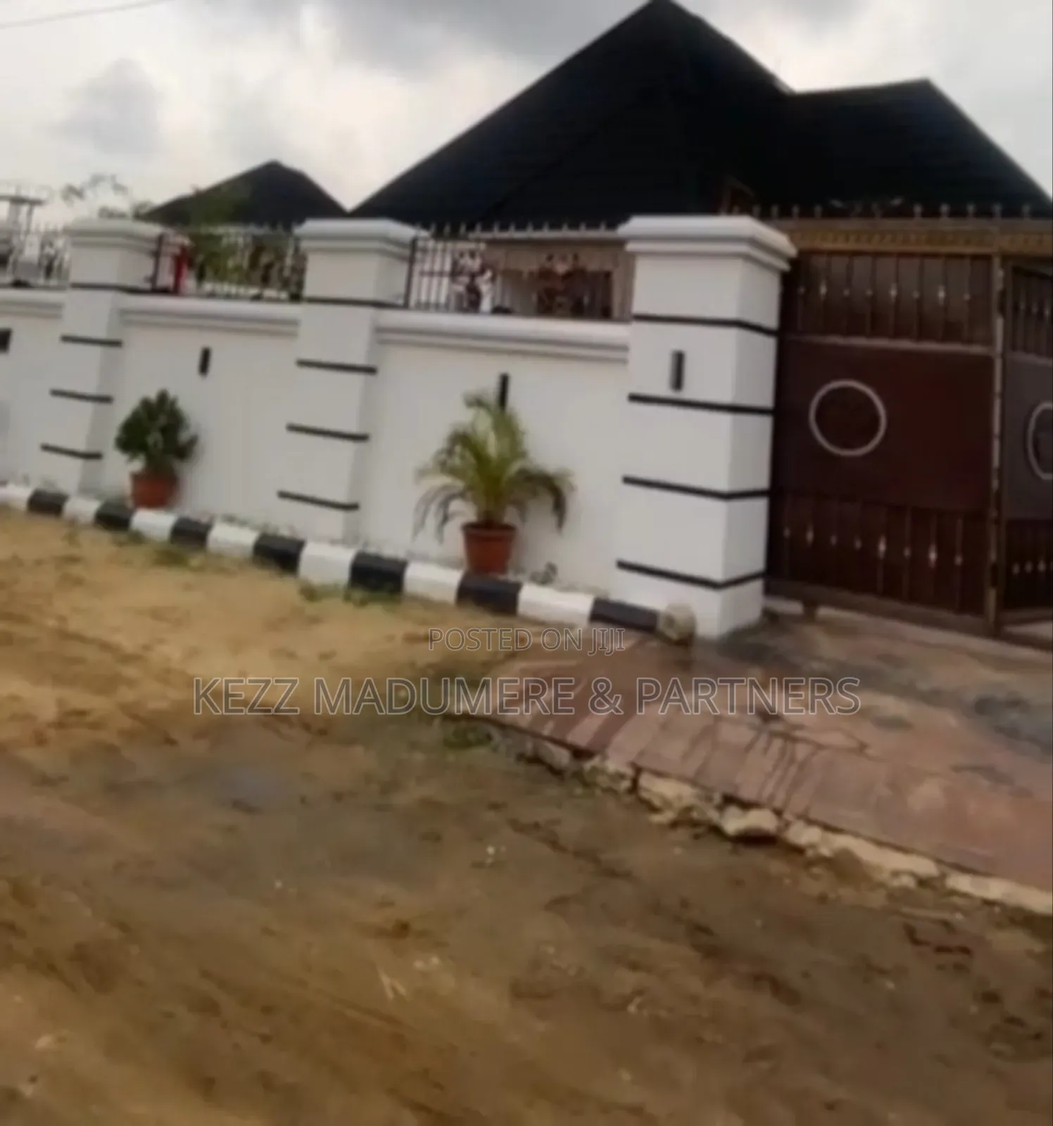 4bdrm Bungalow in Amechi Primary for sale