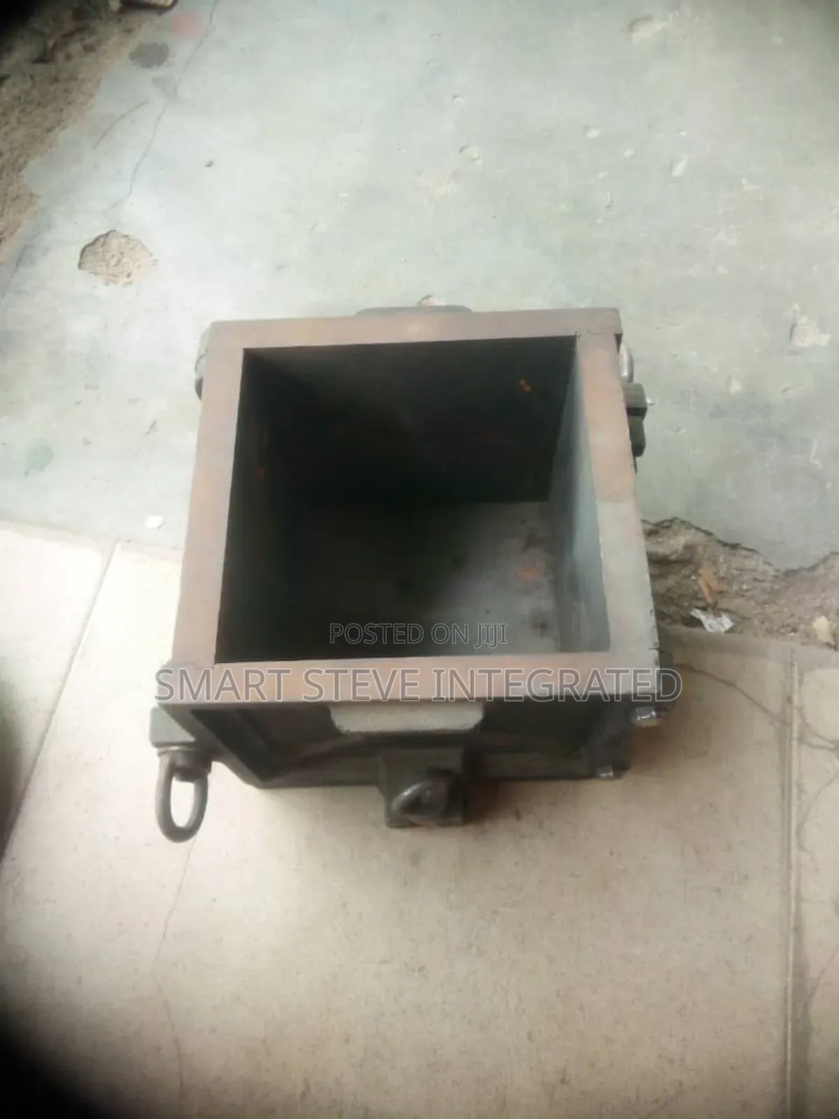 150mm by 150mm Heavy-Duty Cast Iron Mold