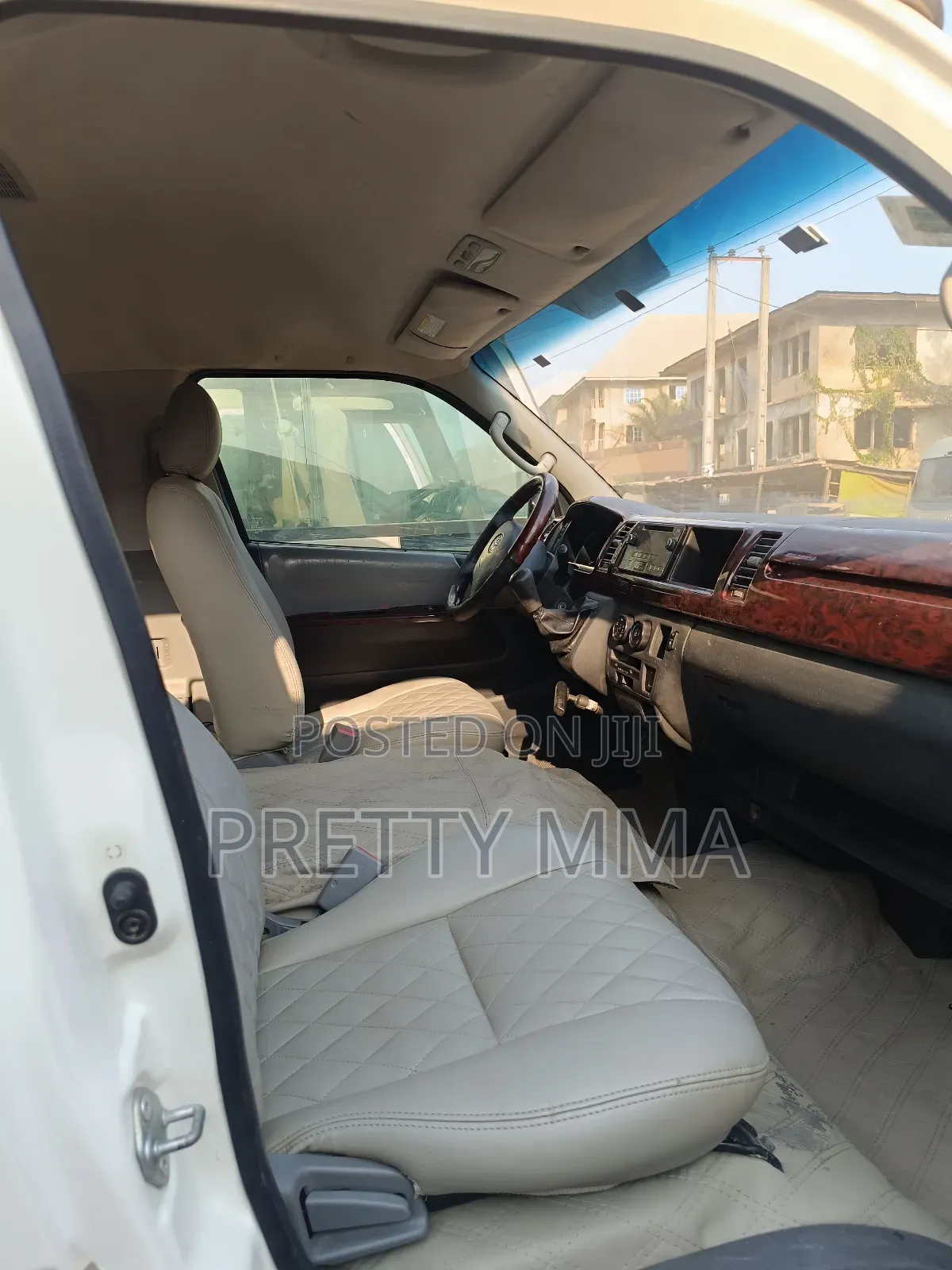 Toyota HiAce 2018 Beige