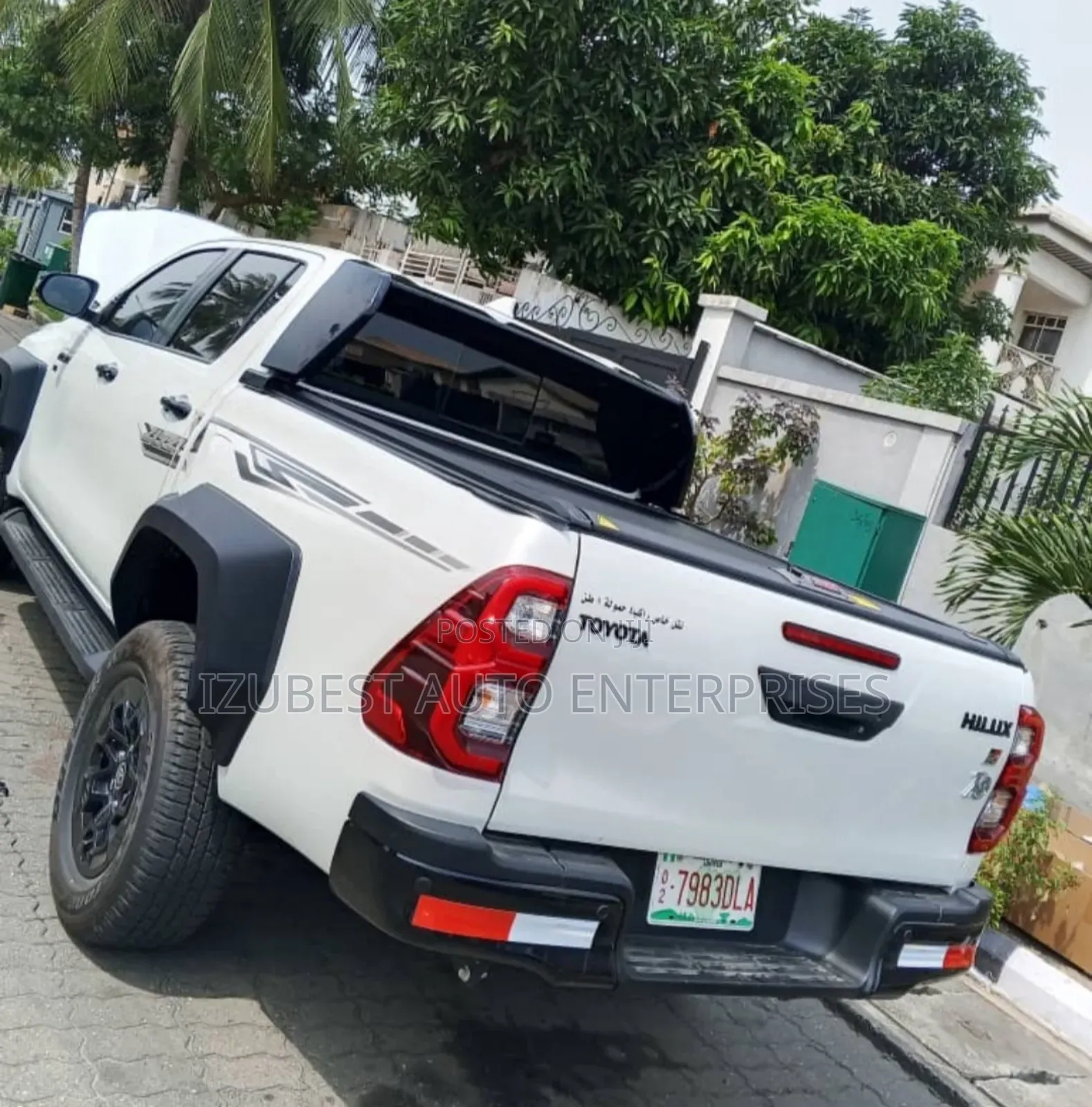 Roller Boot Cover and Spoiler Gr Hilux