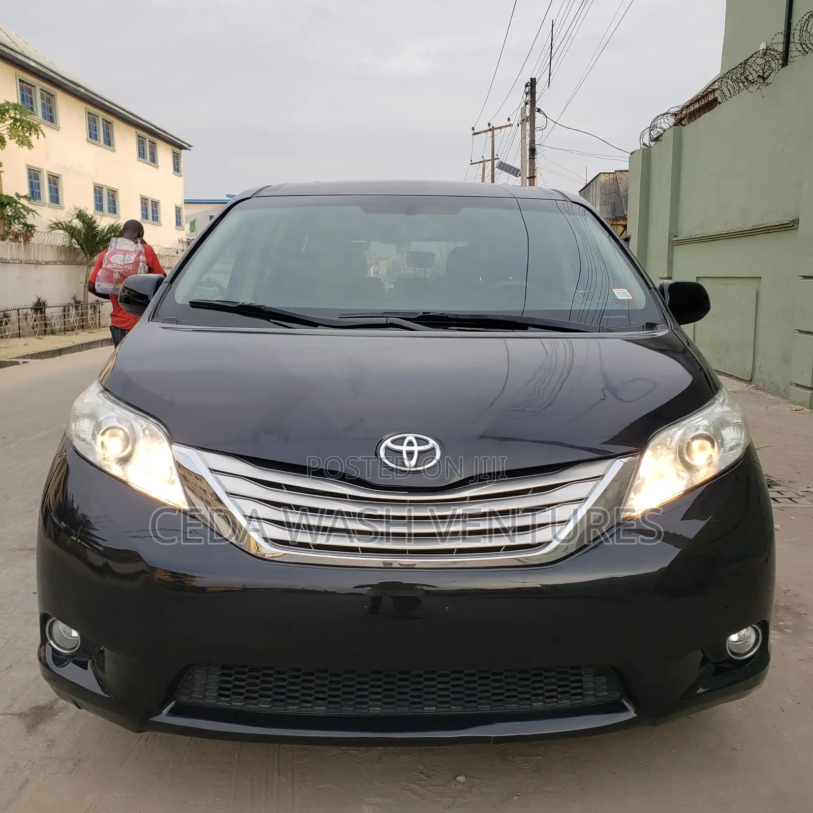 Toyota Sienna XLE 7-Passenger 4dr Minivan AWD (3.5L 6cyl 6A) 2015 Black