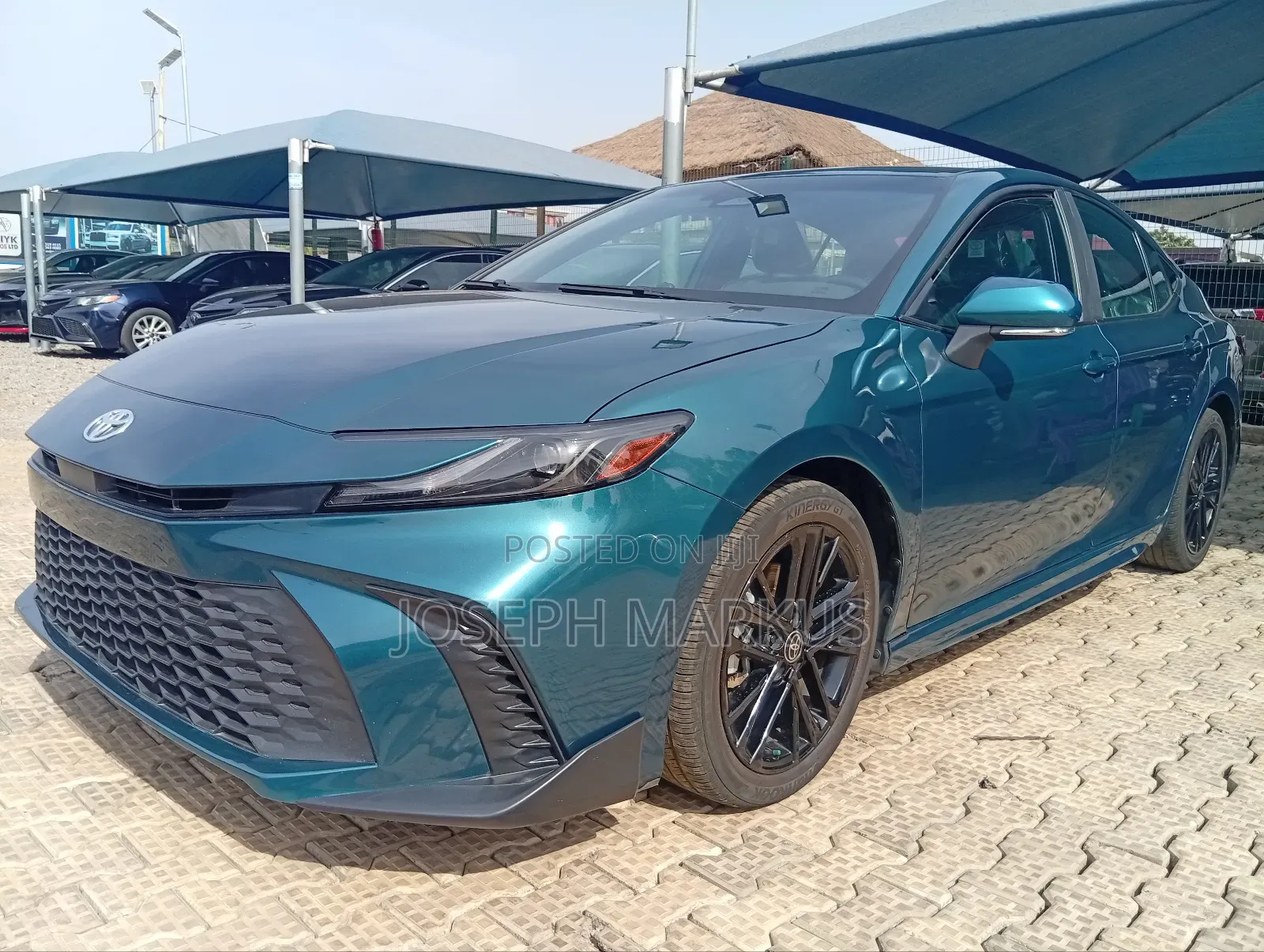 Toyota Camry SE 2025 Blue
