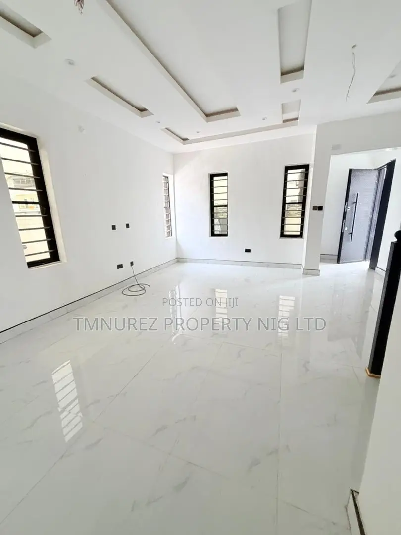 6bdrm Duplex in Opic Isheri for sale