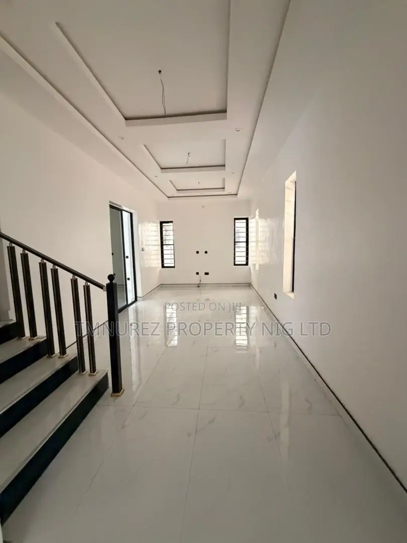 6bdrm Duplex in Opic Isheri for sale