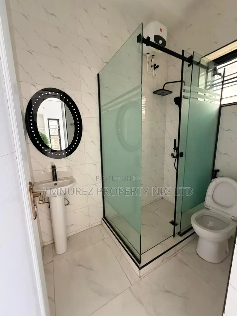 6bdrm Duplex in Opic Isheri for sale
