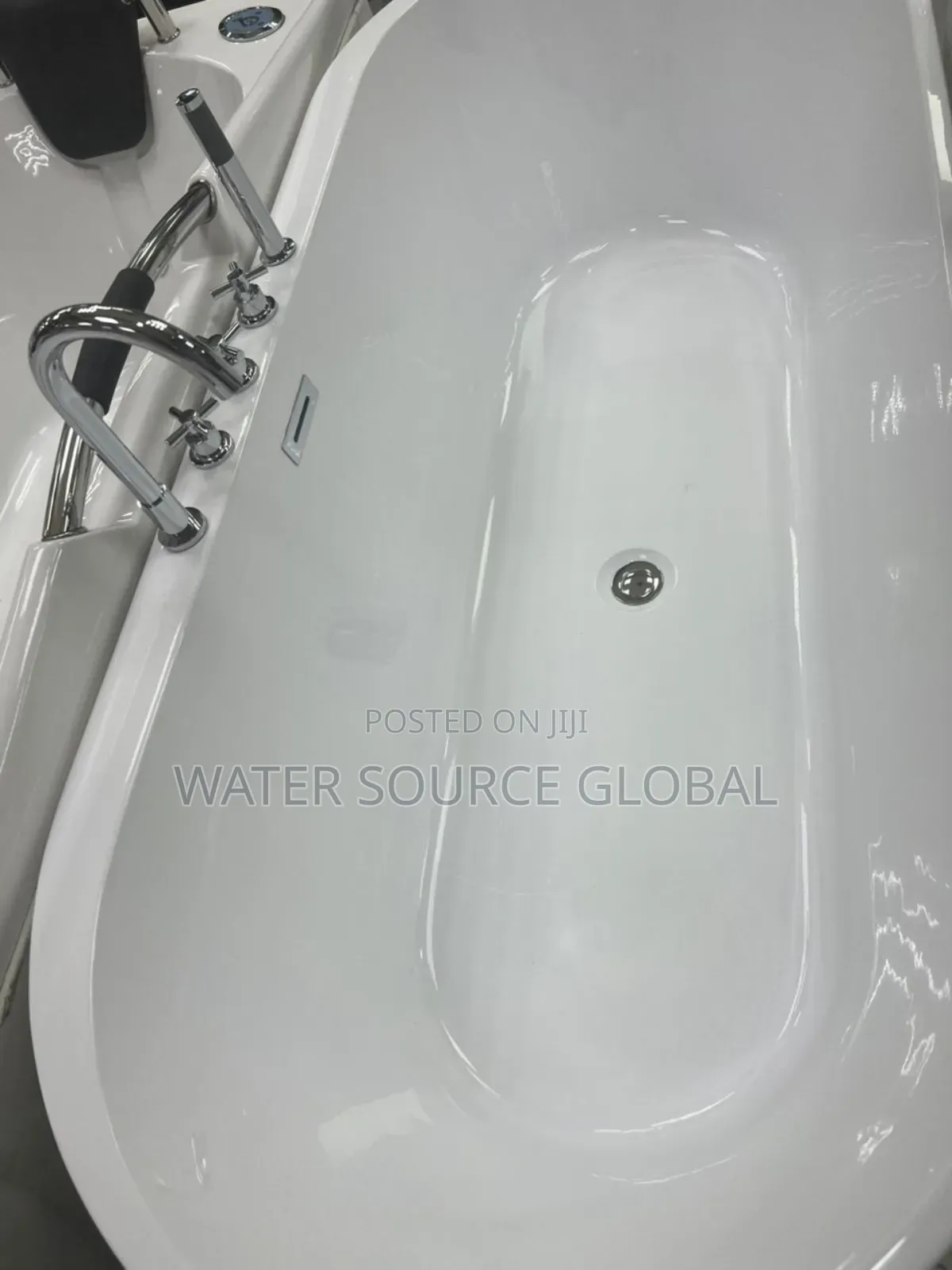 Luxury Standard Bathtub With Tap
