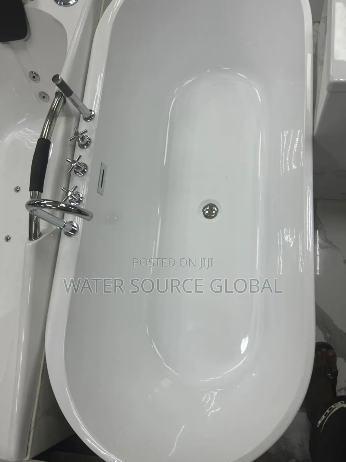 Luxury Standard Bathtub With Tap