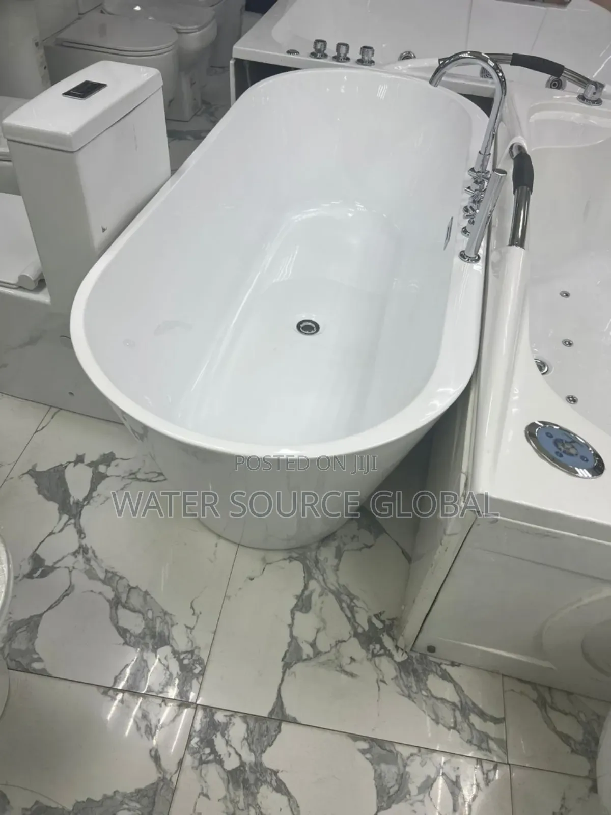 Luxury Standard Bathtub With Tap