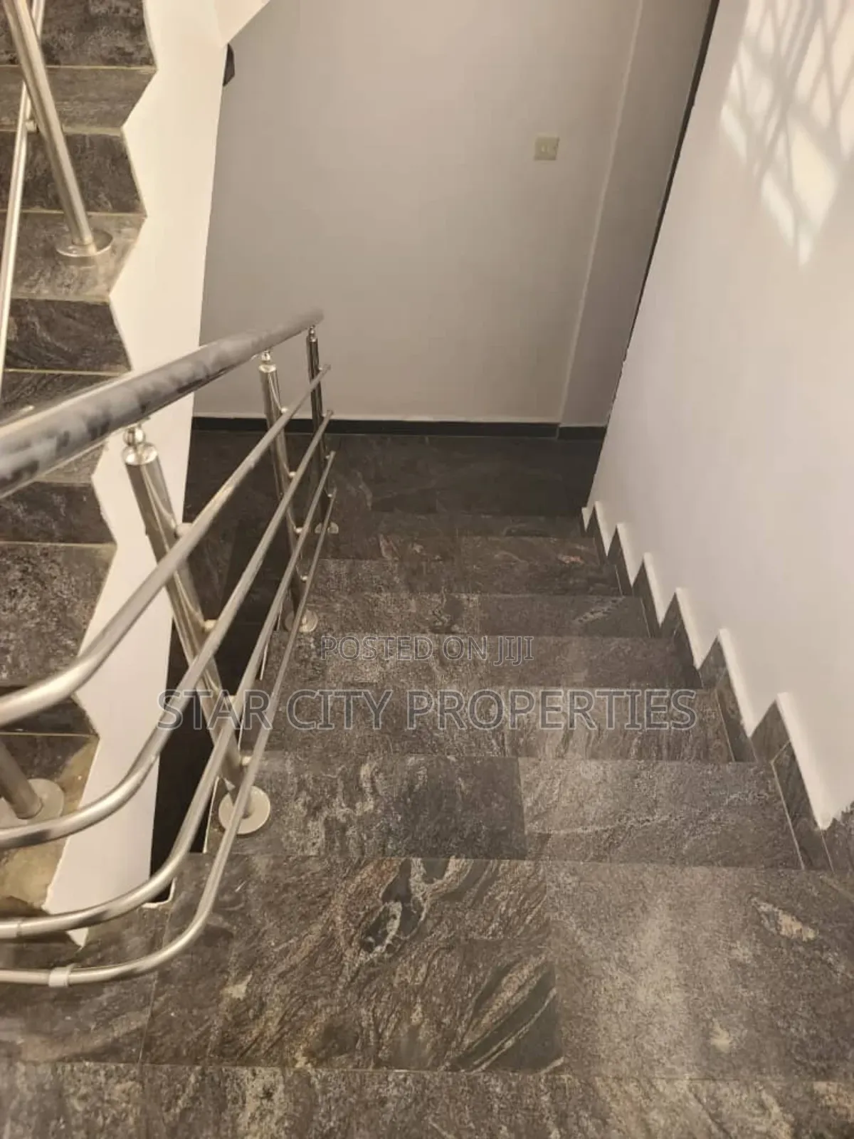 5bdrm Duplex in Magodo Gra Phase 2 for rent