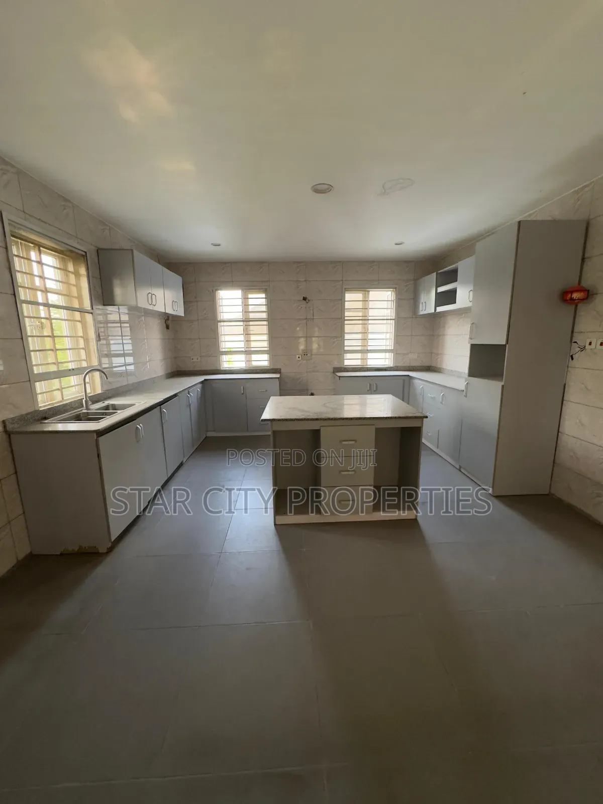 3bdrm Apartment in Ikeja Gra Lagos for rent