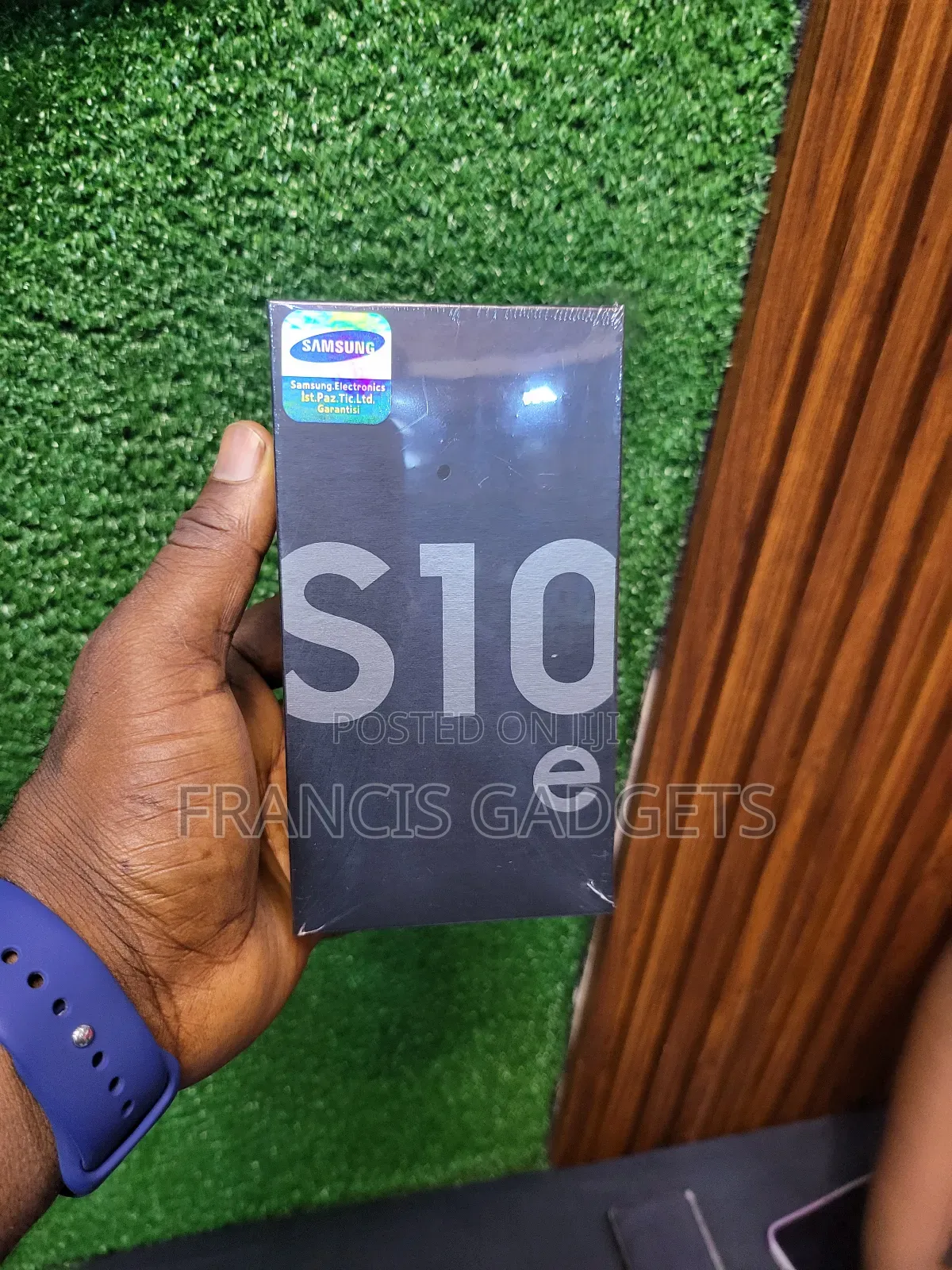 New Samsung Galaxy S10e 128 GB Black