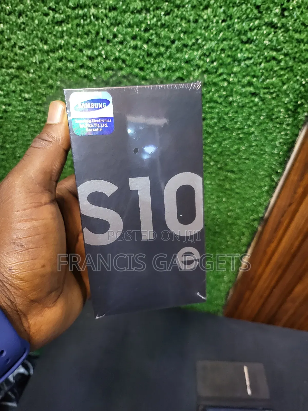 New Samsung Galaxy S10e 128 GB Black